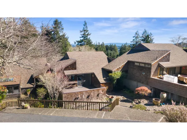 $450,000 | 1320 Ingersoll Avenue, Coos Bay, OR 97420