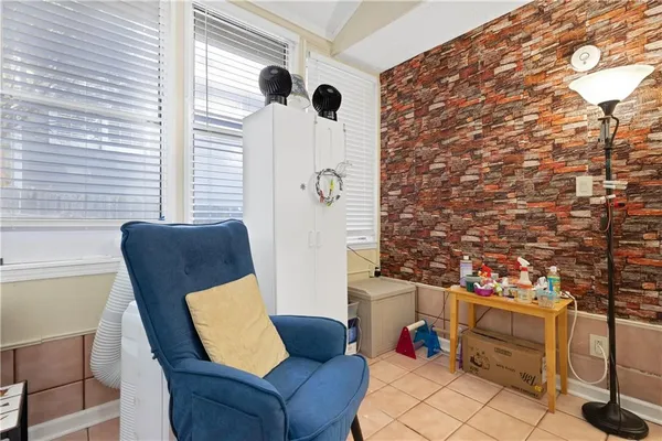 a view of a livingroom with furniture and windows