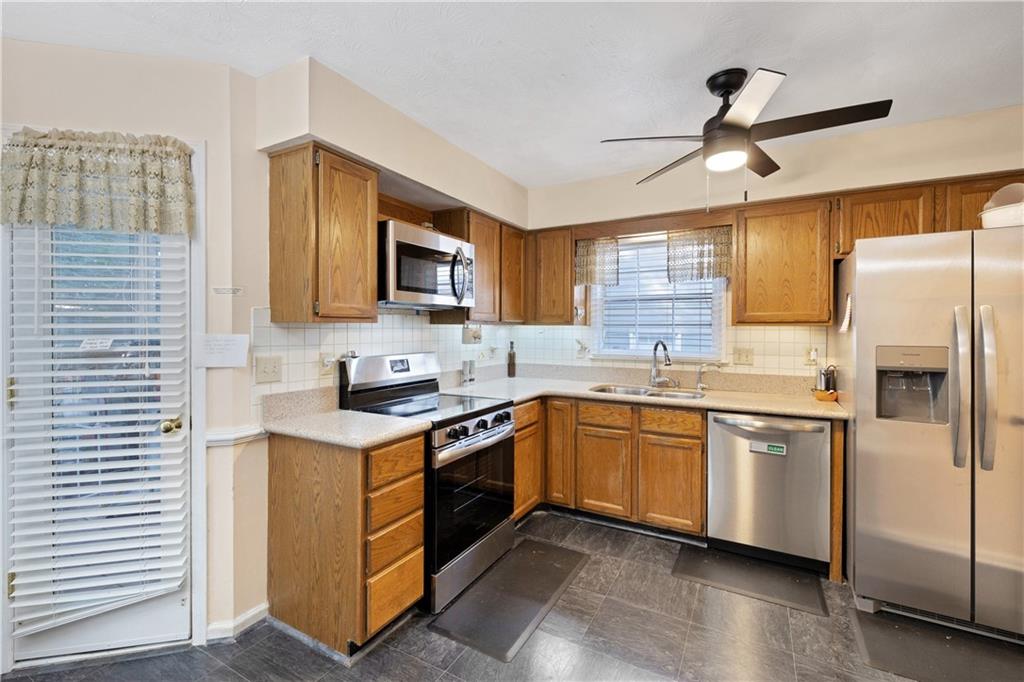 110 River Terrace Point Roswell, GA 30076 - Photo 10 of 24 a kitchen with stainless steel appliances granite countertop a stove a sink dishwasher a refrigerator and a microwave oven
