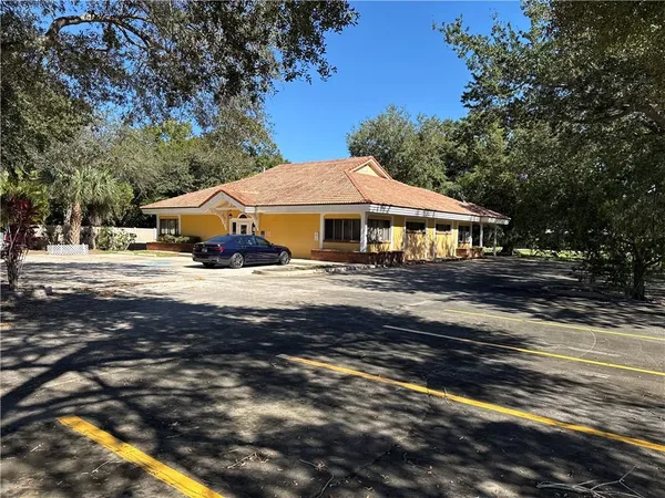 $7,500 | 3660 20th Street, Vero Beach, FL 32960