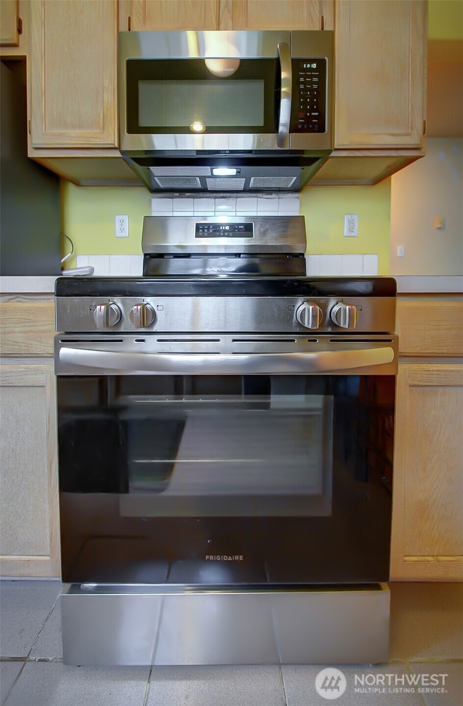 6001 Merlot Lane Southeast Lacey, WA 98513 - Photo 7 of 40 a stove top oven sitting inside of a kitchen