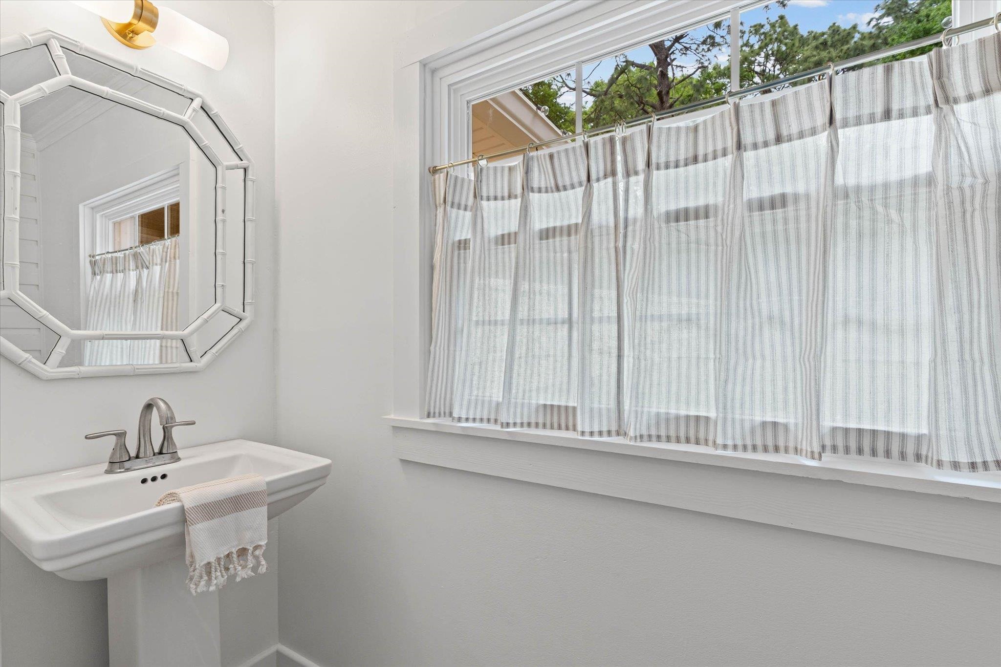 5210 Pineview Lane Mobile, AL 36608 - Photo 13 of 17 Bathroom