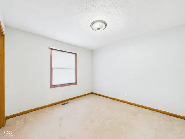 $259,000 | 211 Orchard Lane, Alexandria, IN 46001