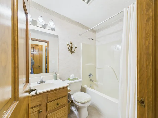 $259,000 | 211 Orchard Lane, Alexandria, IN 46001