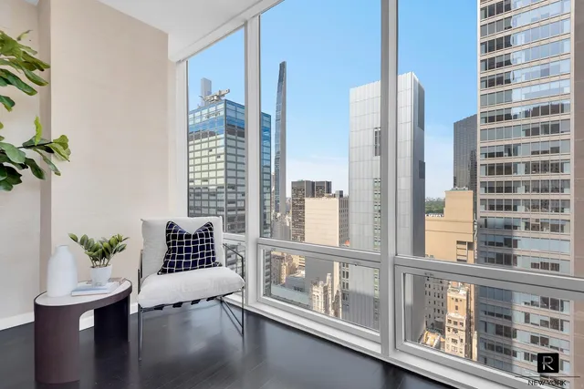 $3,300,000 | 641 5th Avenue, Unit 26D | Midtown East