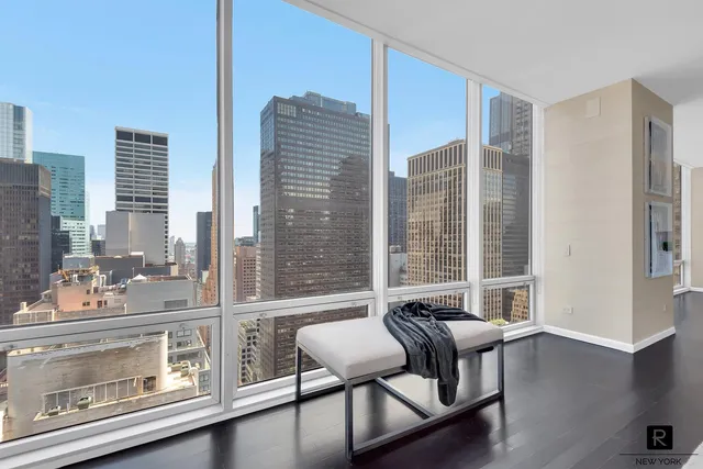 $3,300,000 | 641 5th Avenue, Unit 26D | Midtown East