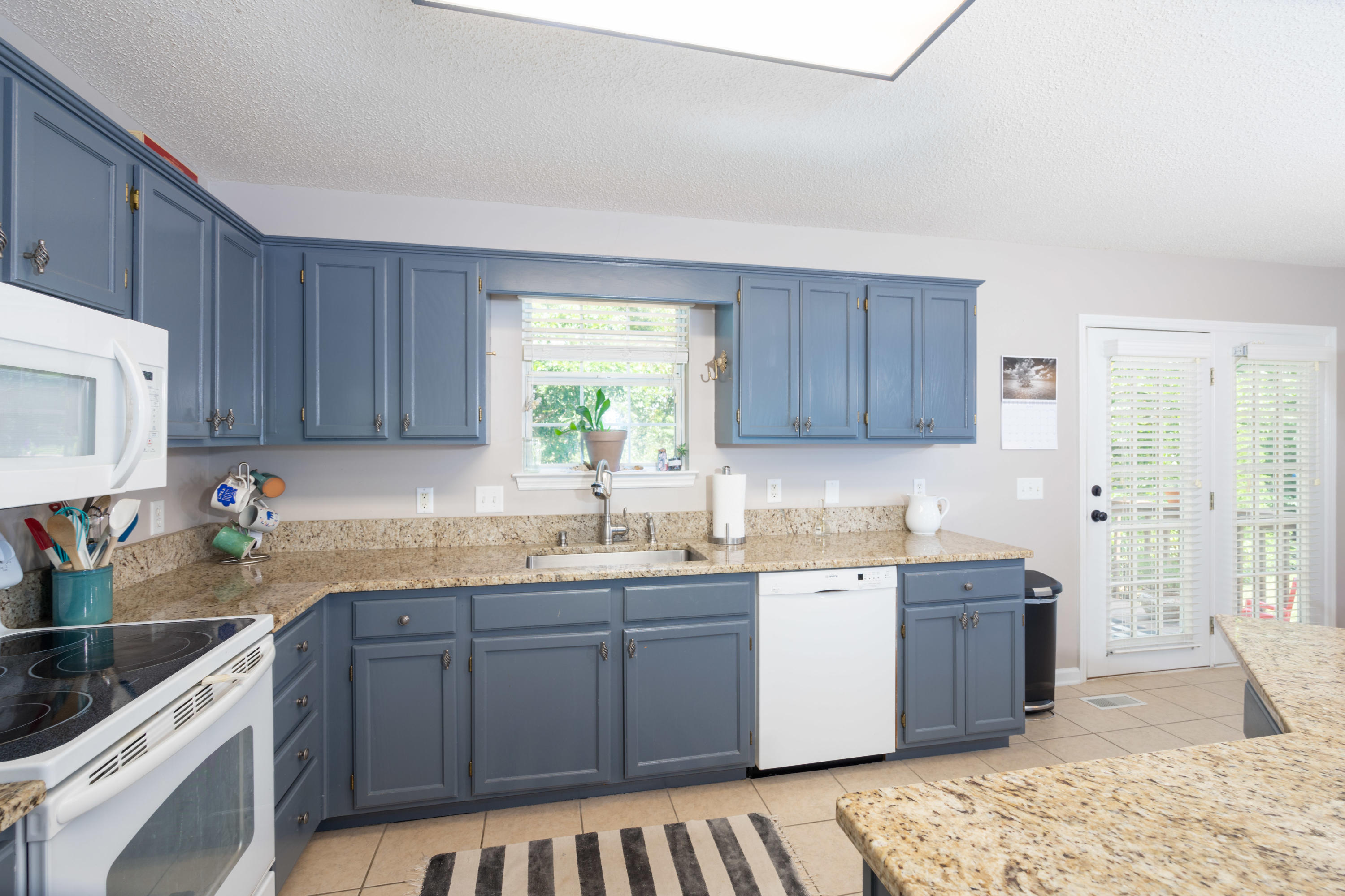 6038 Riley Road Ooltewah, TN 37363 - Photo 3 of 27 Kitchen