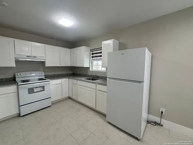 $1,200 | 1303 Philadelphia Street, Laredo, TX 78041