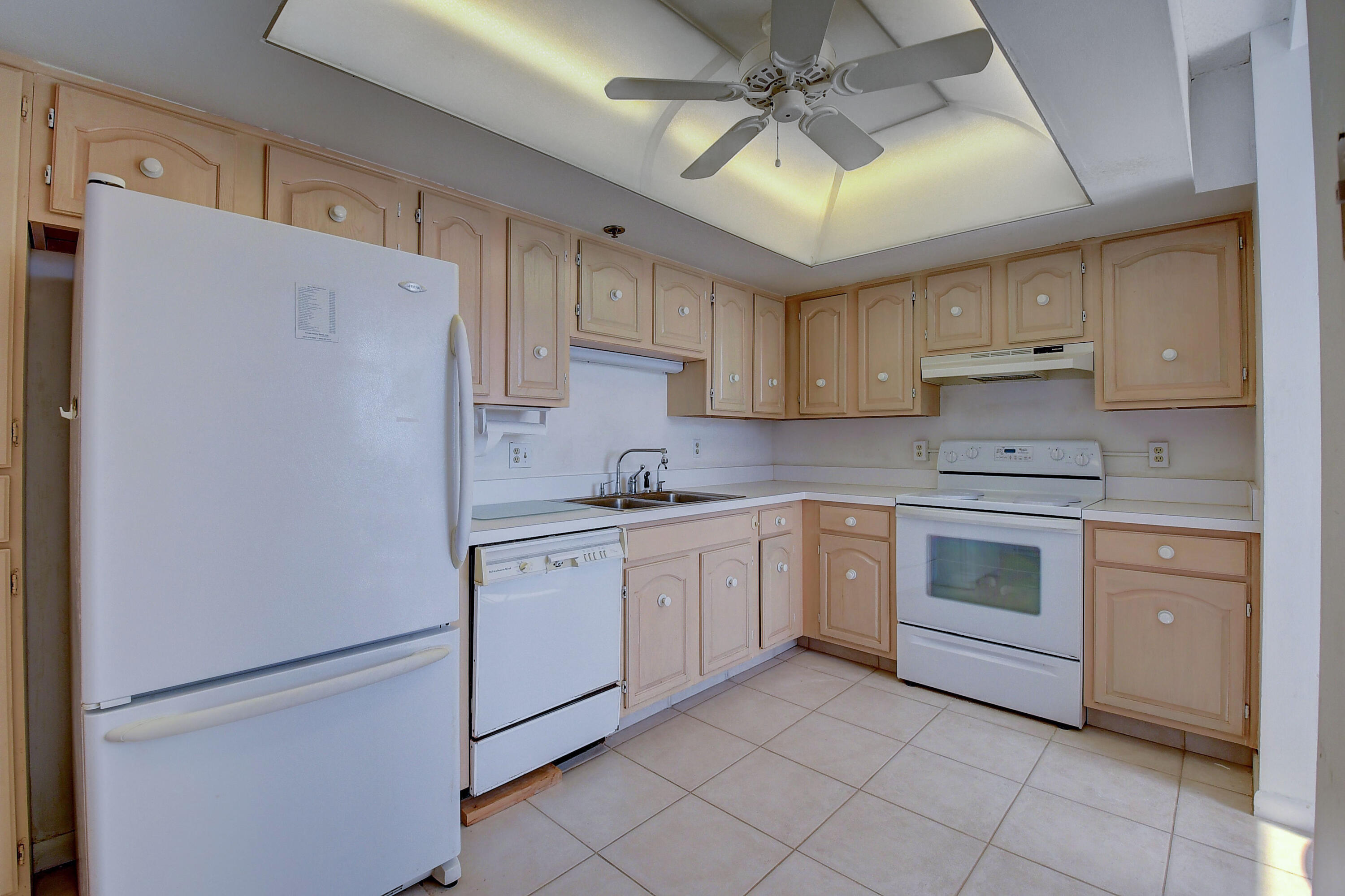 7786 Lakeside Boulevard, Unit 661 Boca Raton, FL 33434 - Photo 15 of 73 DSC_0264_5_6_7_8