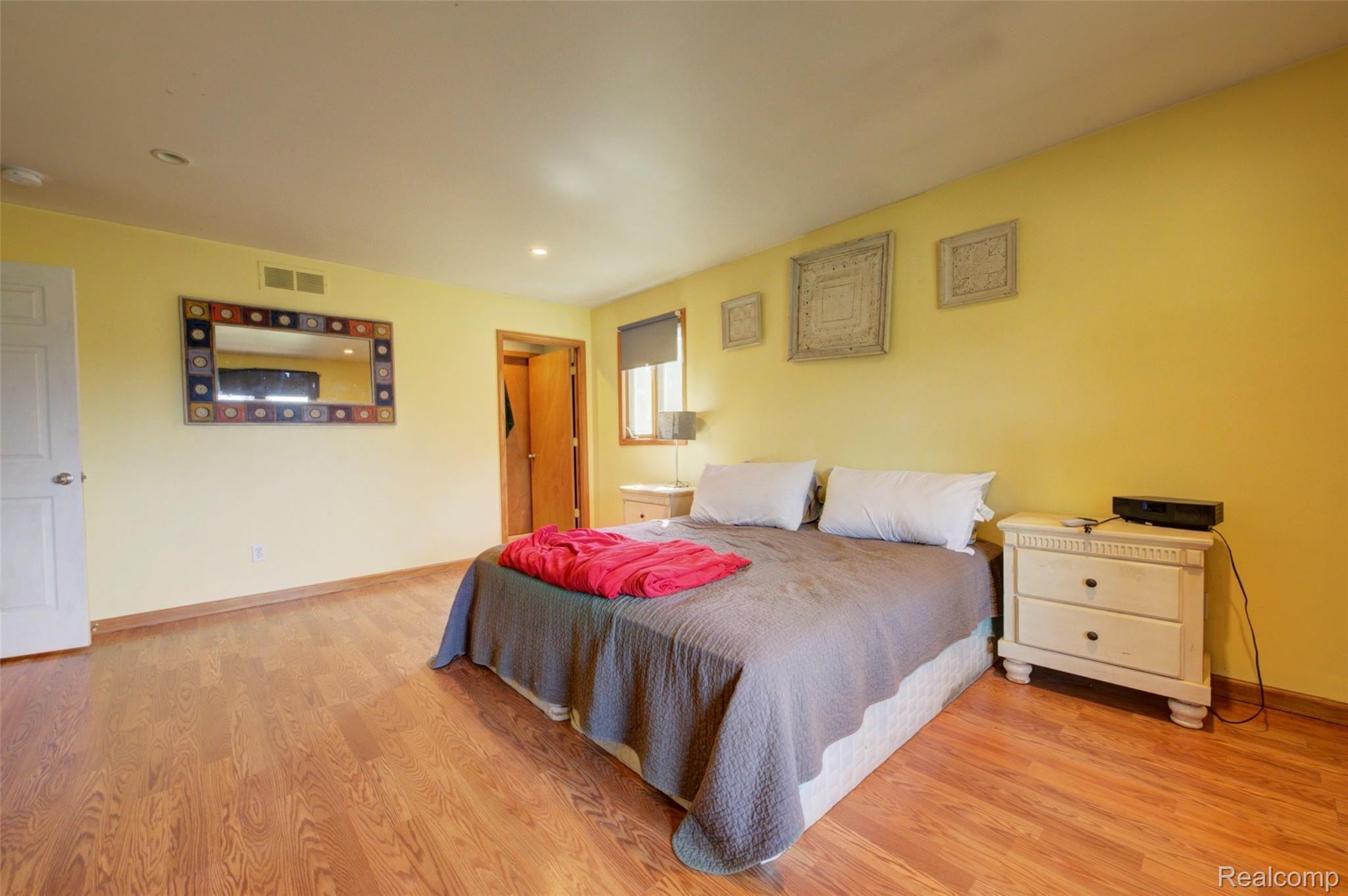 9103 Pierson Road Fowlerville, MI 48836 - Photo 18 of 35 master 3.jpg