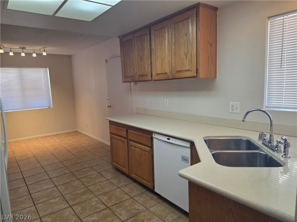 5289 Reeder Circle Las Vegas, NV 89119 - Photo 4 of 40 Tiled flooring flows through this kitchen and adjoining dining space.