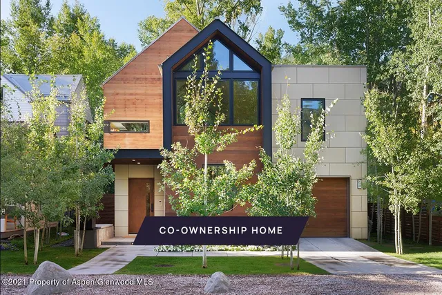 a view of a house with a yard and plants