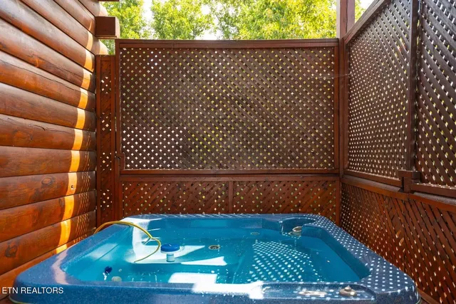 $499,000 | 270 Moose Rdg Way, Pigeon Forge, TN 37863