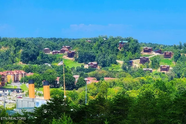 $499,000 | 270 Moose Rdg Way, Pigeon Forge, TN 37863