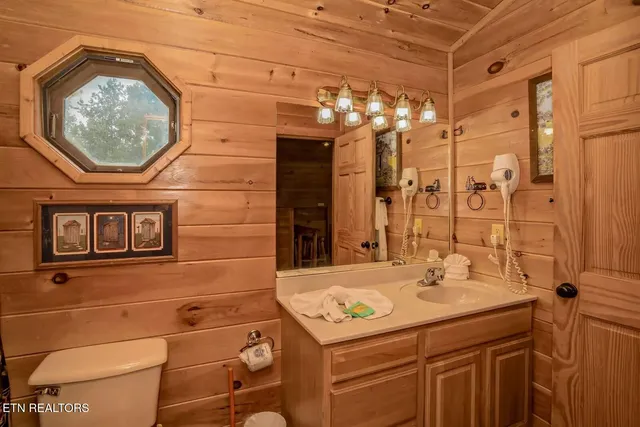 $499,000 | 270 Moose Rdg Way, Pigeon Forge, TN 37863