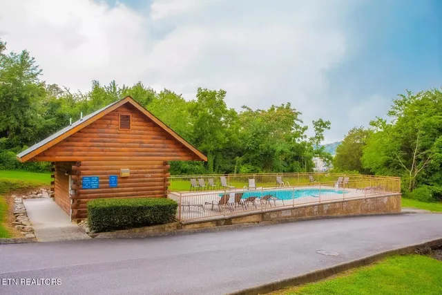 $499,000 | 270 Moose Rdg Way, Pigeon Forge, TN 37863