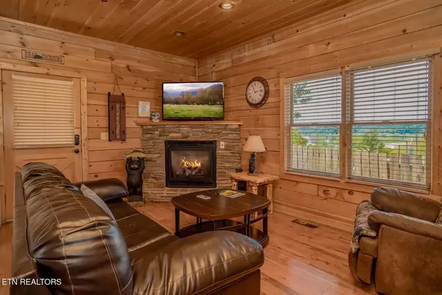 $499,000 | 270 Moose Rdg Way, Pigeon Forge, TN 37863