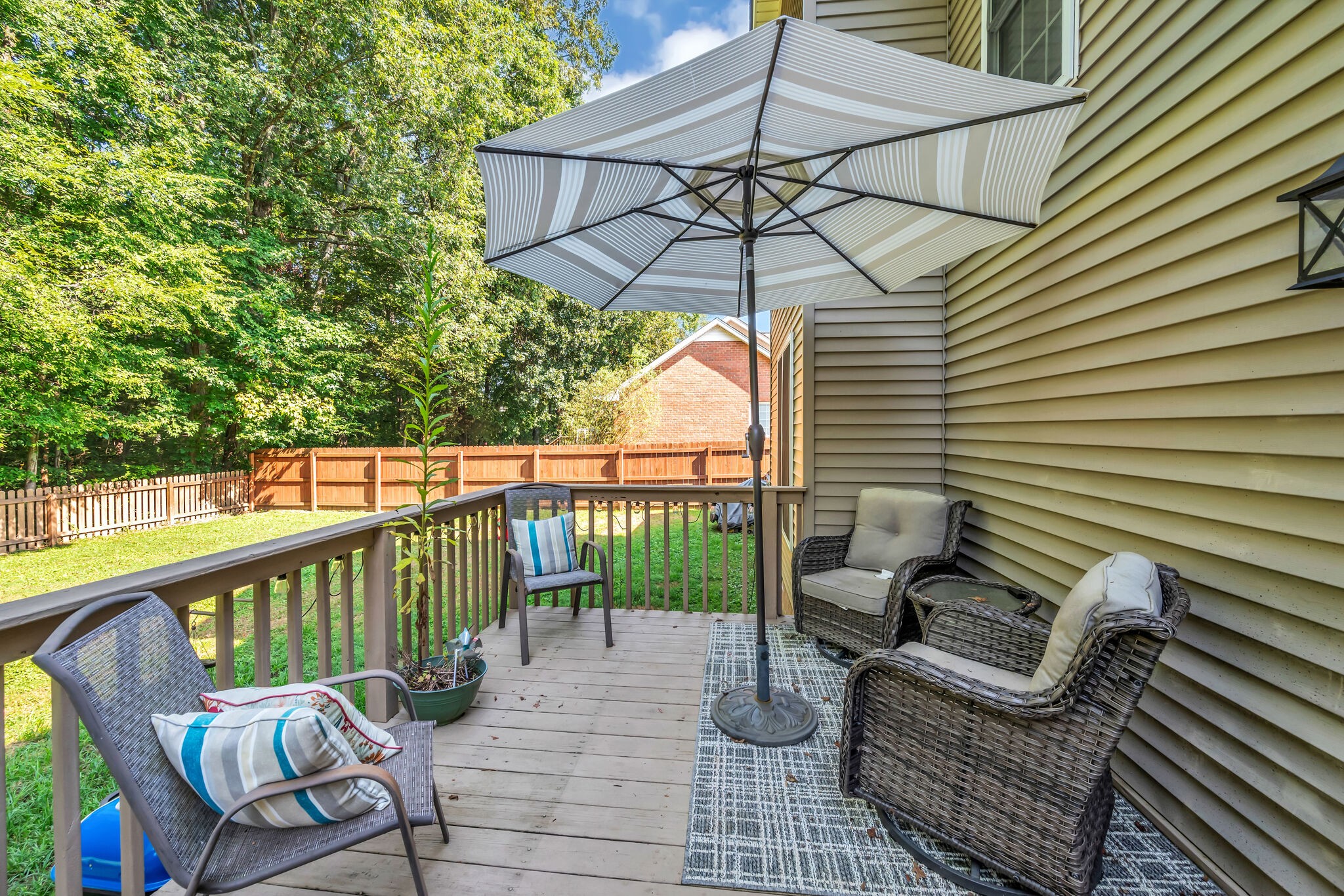 156 Foxrun Springfield, TN 37172 - Photo 28 of 31 a view of a chair and tables in the balcony
