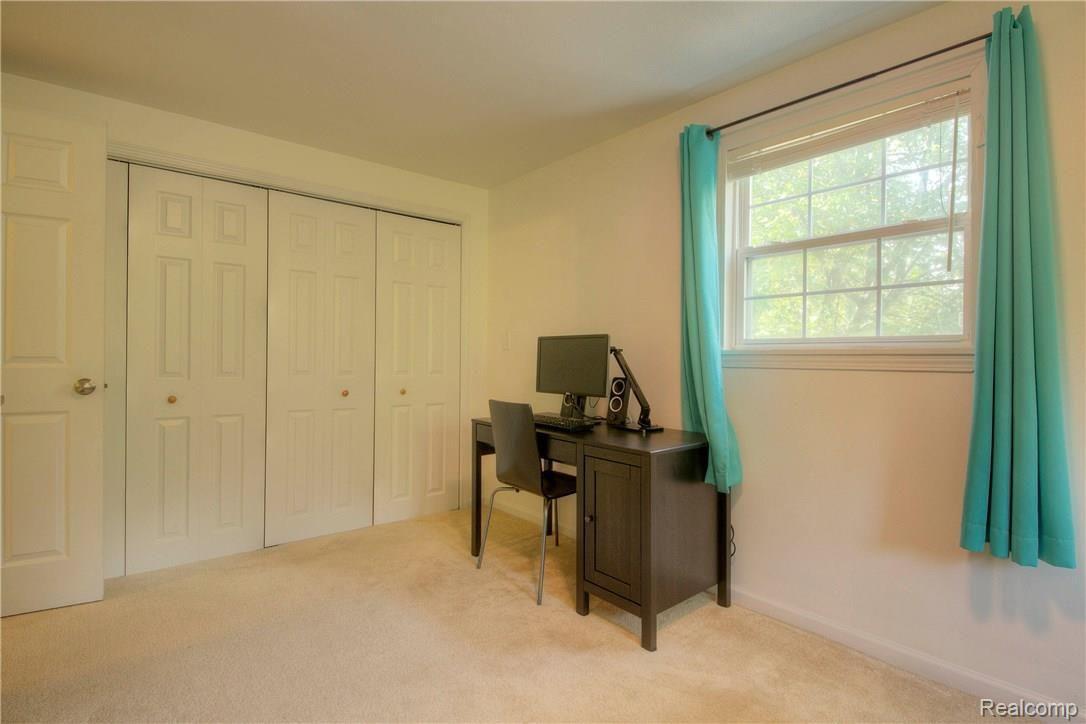 39510 Koppernick Road Canton, MI 48187 - Photo 23 of 31 22 Bed2.jpg