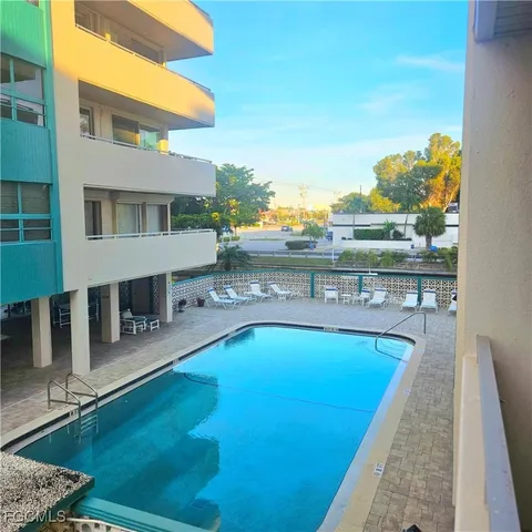 a view of a swimming pool with seating space