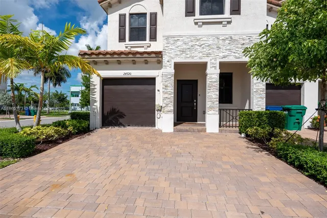 a view of a house with a yard and garage