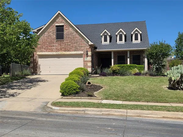 $3,500 | 2716 Park Place, Burleson, TX 76028