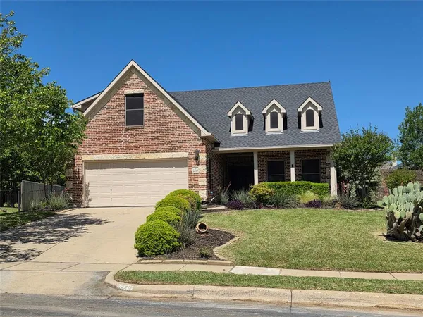 $3,500 | 2716 Park Place, Burleson, TX 76028