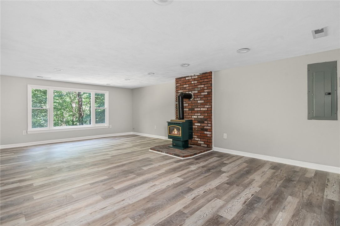 976 Knotty Oak Road Coventry, RI 02816 - Photo 15 of 29 Gallery Image 15