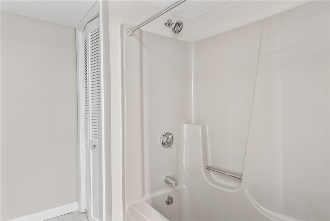 976 Knotty Oak Road Coventry, RI 02816 - Photo 17 of 29 Gallery Image 17