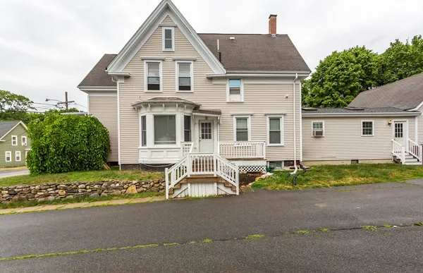 $2,200 | 19 Everett Street, Unit 2, Middleboro, MA 02346