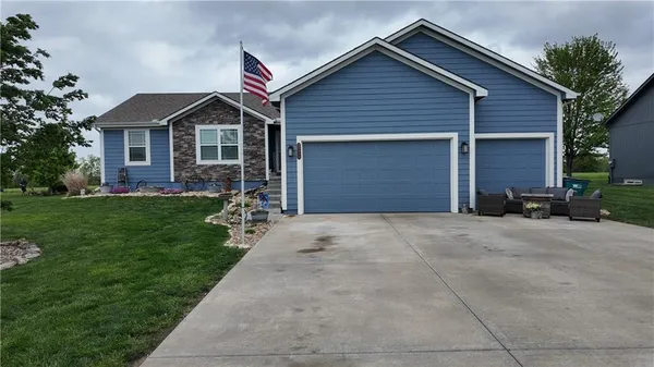 $419,700 | 21650 West Wilson Street, Spring Hill, KS 66083