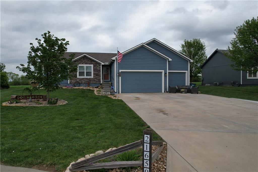 21650 West Wilson Street Spring Hill, KS 66083 - Photo 2 of 35