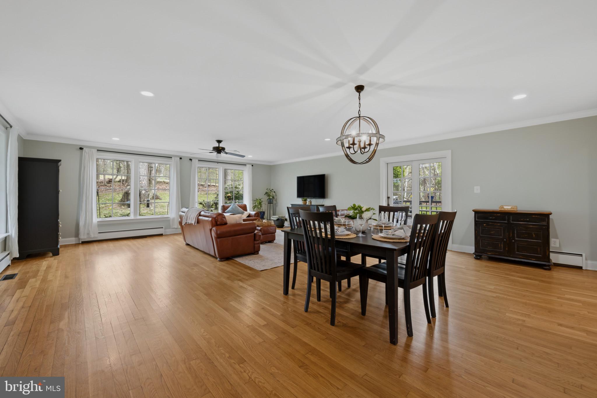 14111 Longnecker Road Glyndon, MD 21136 - Photo 36 of 51 Spacious living area with natural light.