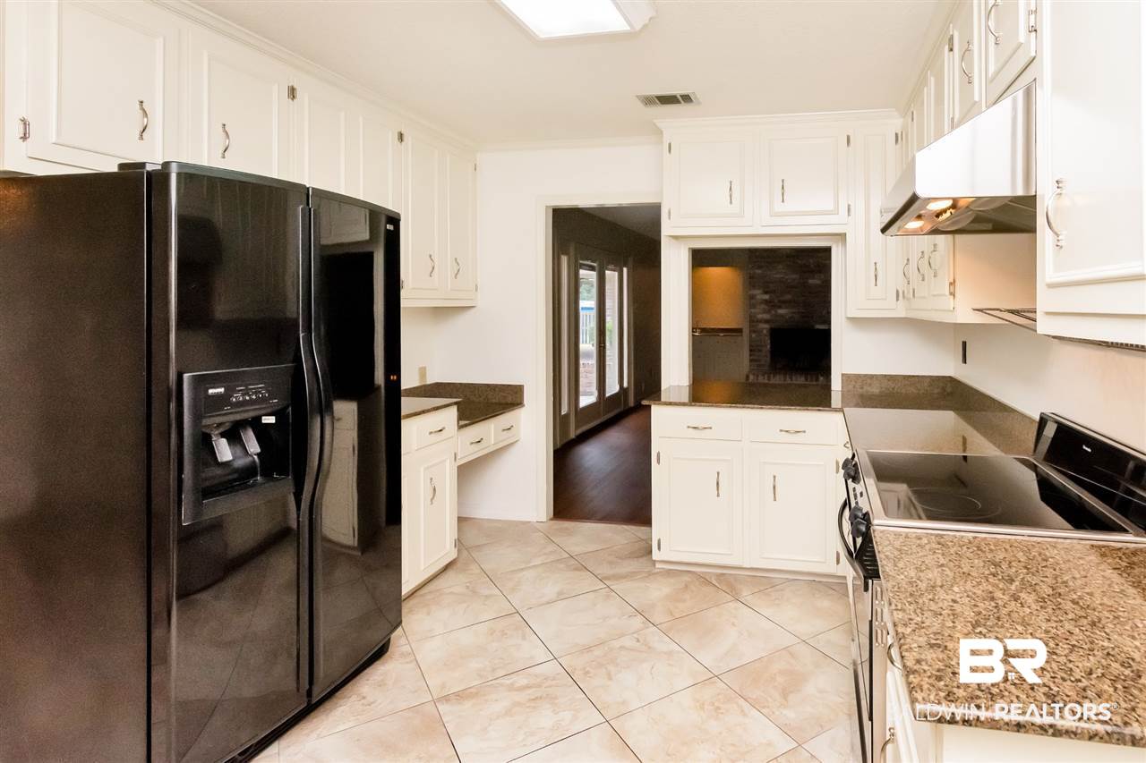 5621 Regency Oaks Drive North Mobile, AL 36609 - Photo 17 of 48