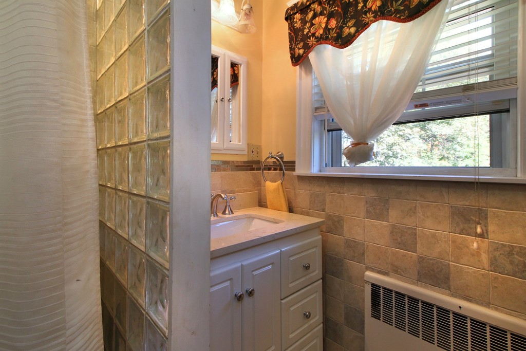 49 Edgemere Road Quincy, MA 02169 - Photo 17 of 30 Gallery Image 17