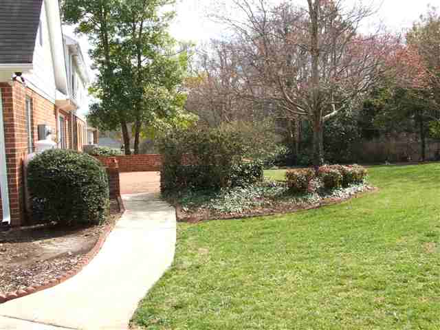 206 Foxcroft Road Greenville, SC 29615 - Photo 4 of 20 Gallery Image 4