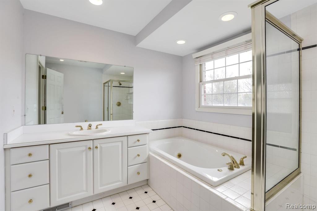 1110 Vernier Road Grosse Pointe Woods, MI 48236 - Photo 23 of 33