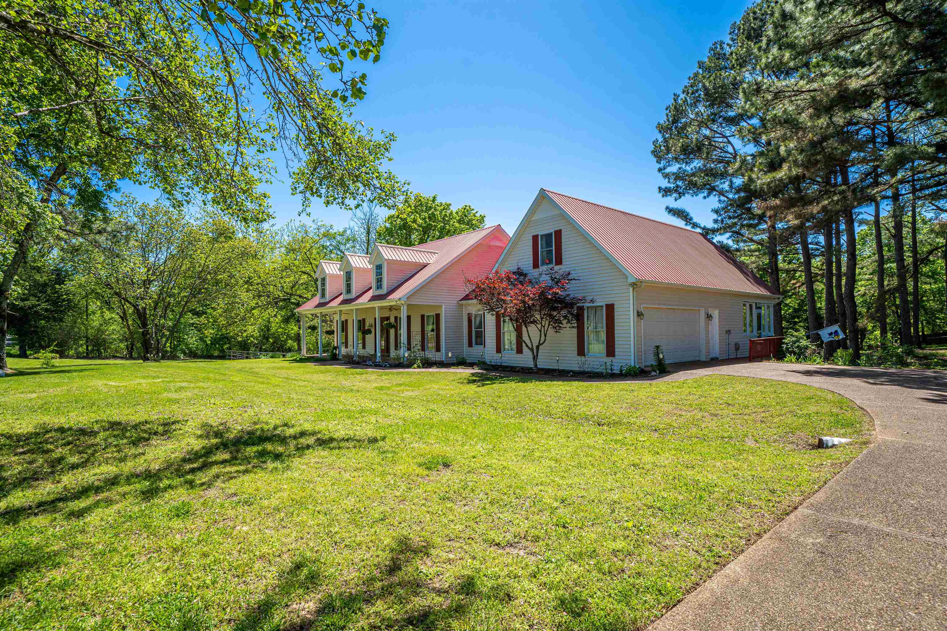 345 Allen Road Williston, TN 38076 - Photo 1 of 25 a front view of house with yard and green space