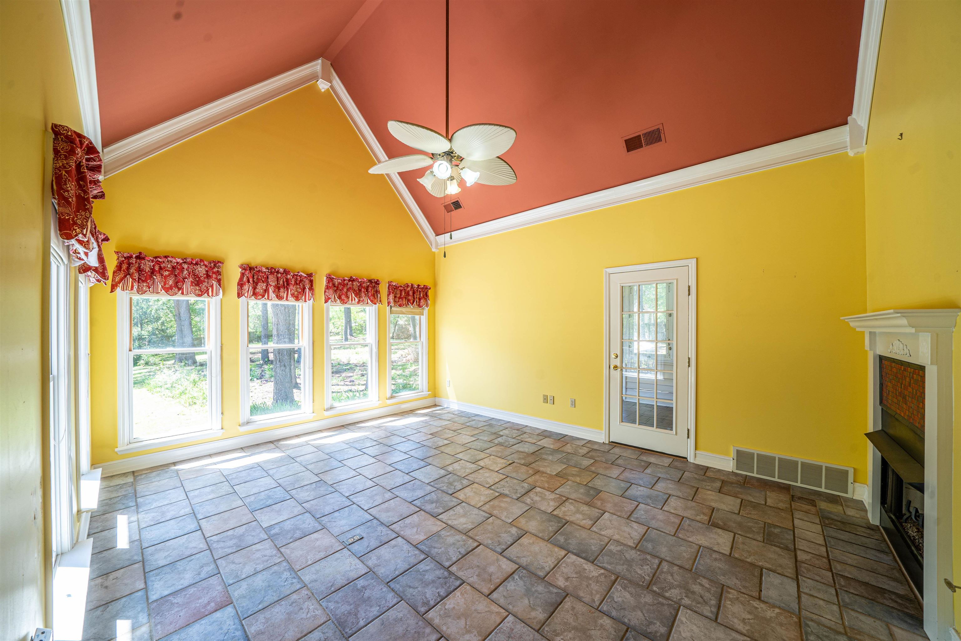 345 Allen Road Williston, TN 38076 - Photo 15 of 25 a view of a big room with windows