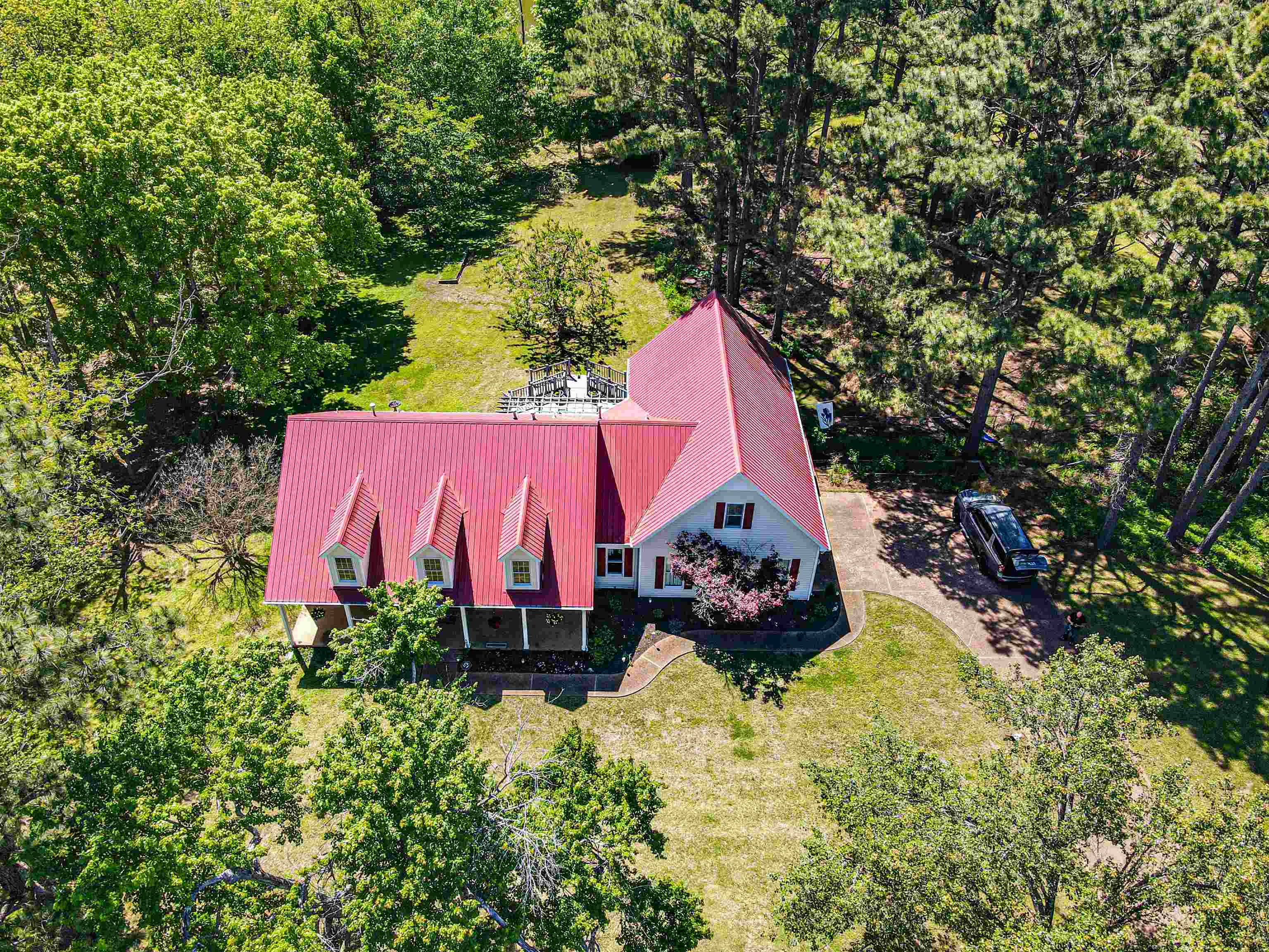 345 Allen Road Williston, TN 38076 - Photo 3 of 25 a view of a pathway with a house