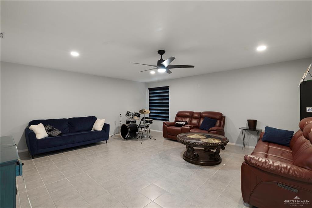 4407 North Raul Longoria Road San Juan, TX 78589 - Photo 3 of 22 a living room with furniture