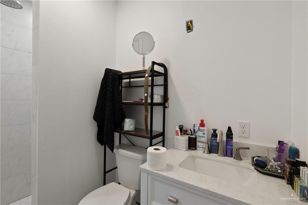 4407 North Raul Longoria Road San Juan, TX 78589 - Photo 10 of 22 a bathroom with a sink and a mirror