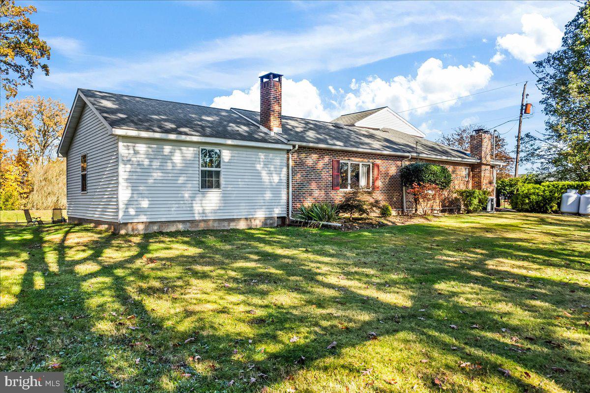 265 Conewago Creek Road Manchester, PA 17345 - Photo 26 of 50 Side view