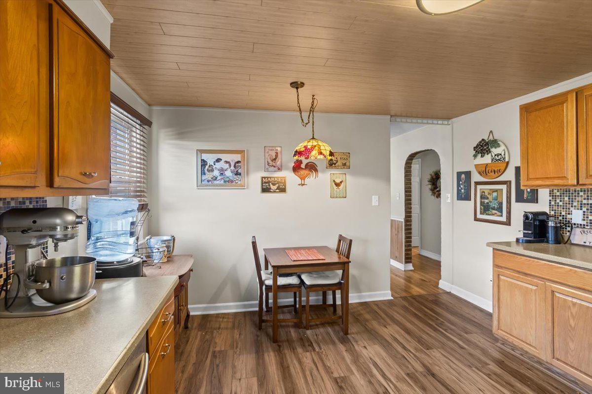 265 Conewago Creek Road Manchester, PA 17345 - Photo 8 of 50 Kitchen with LVP