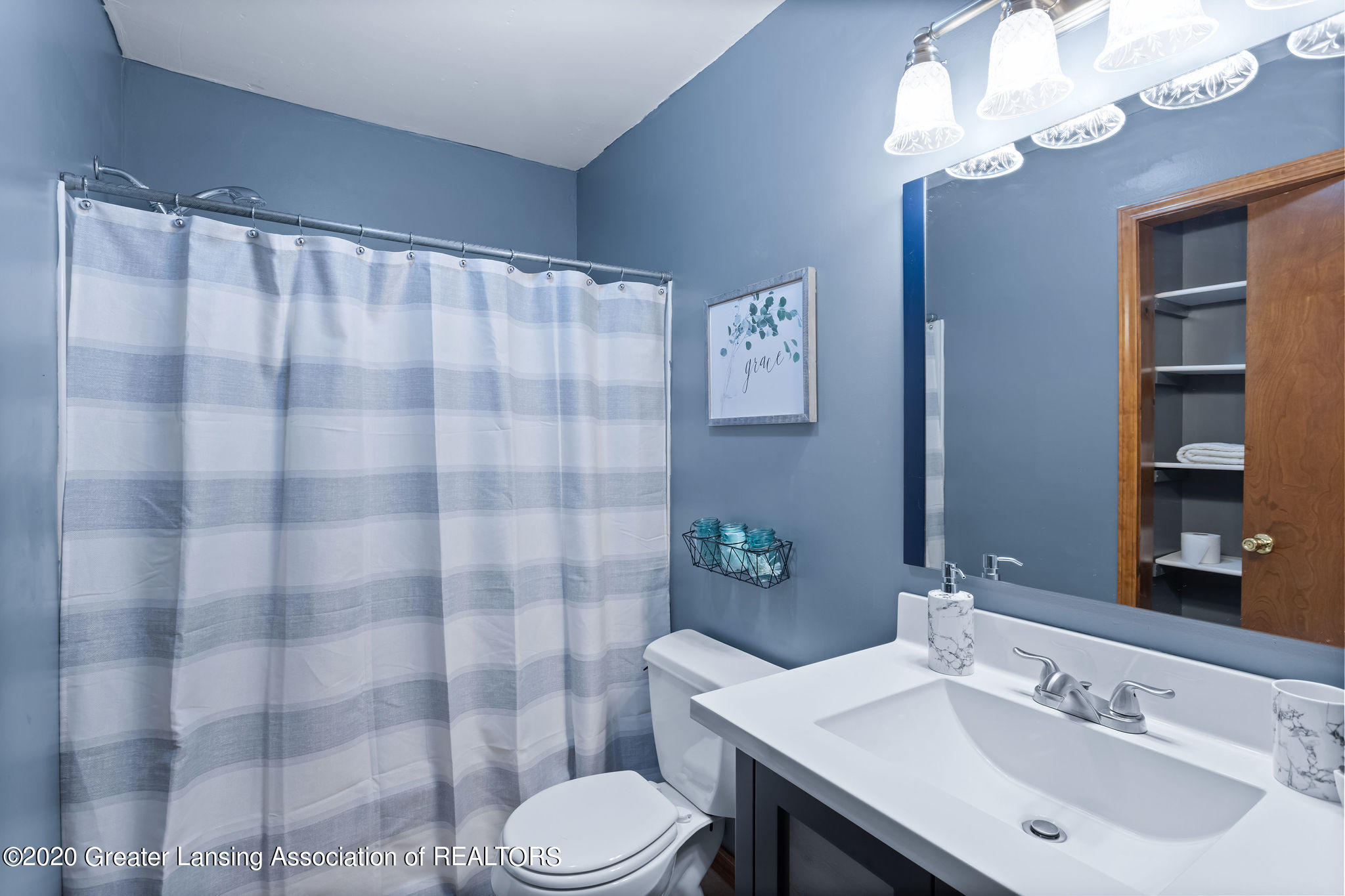 13065 Center Road Bath, MI 48808 - Photo 15 of 20 main bath