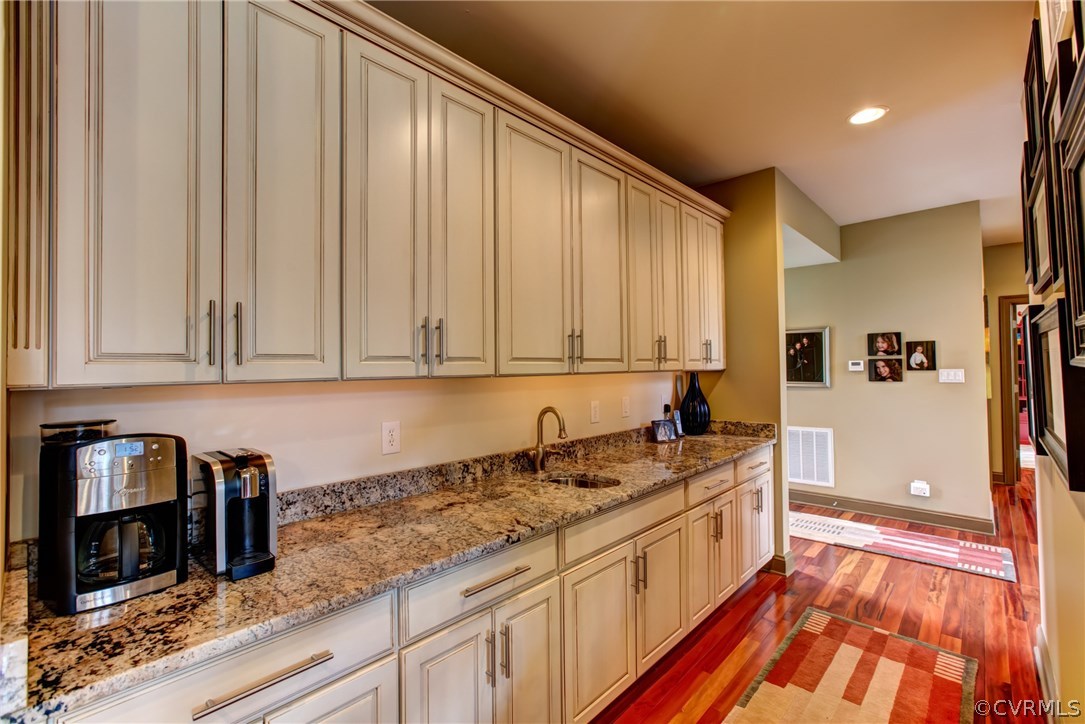 587 Raleigh Manor Road Henrico, VA 23229 - Photo 11 of 40 Gallery Image 11