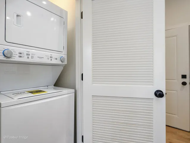 $2,600 | 2801 Thatcher Avenue, Unit 303, River Grove, IL 60171