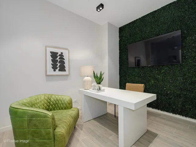 $2,600 | 2801 Thatcher Avenue, Unit 303, River Grove, IL 60171