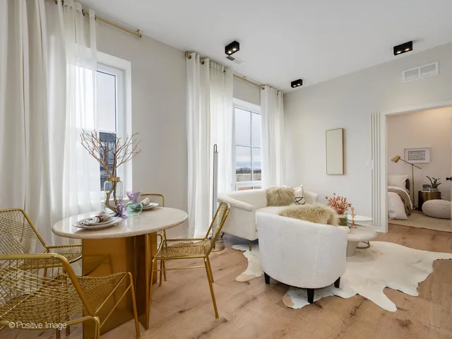 $2,600 | 2801 Thatcher Avenue, Unit 303, River Grove, IL 60171