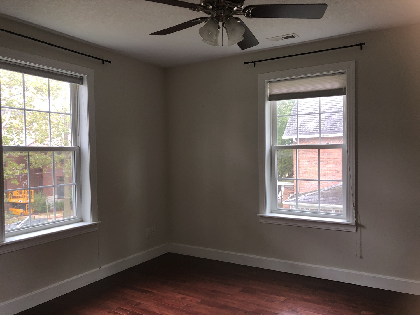 321 North Quincy Street Clinton, IL 61727 - Photo 7 of 12 an empty room with a window